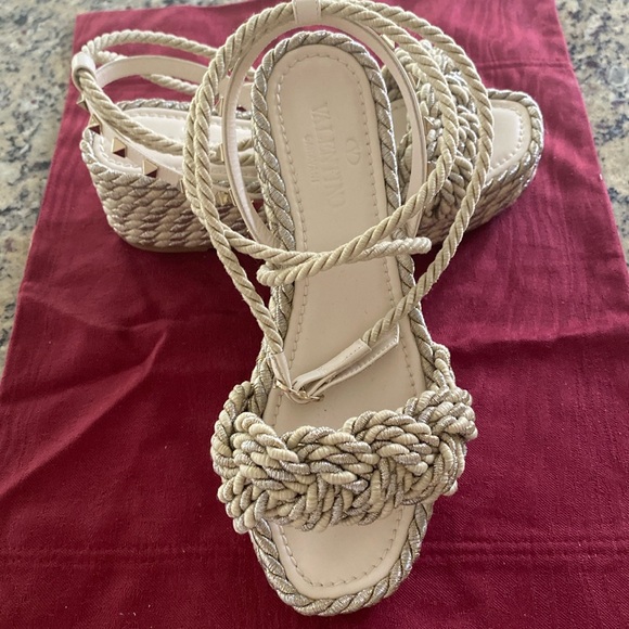 22:06 Valentino Woven Fabric Rockstud Torchon Platform Sandals - Picture 3 of 16